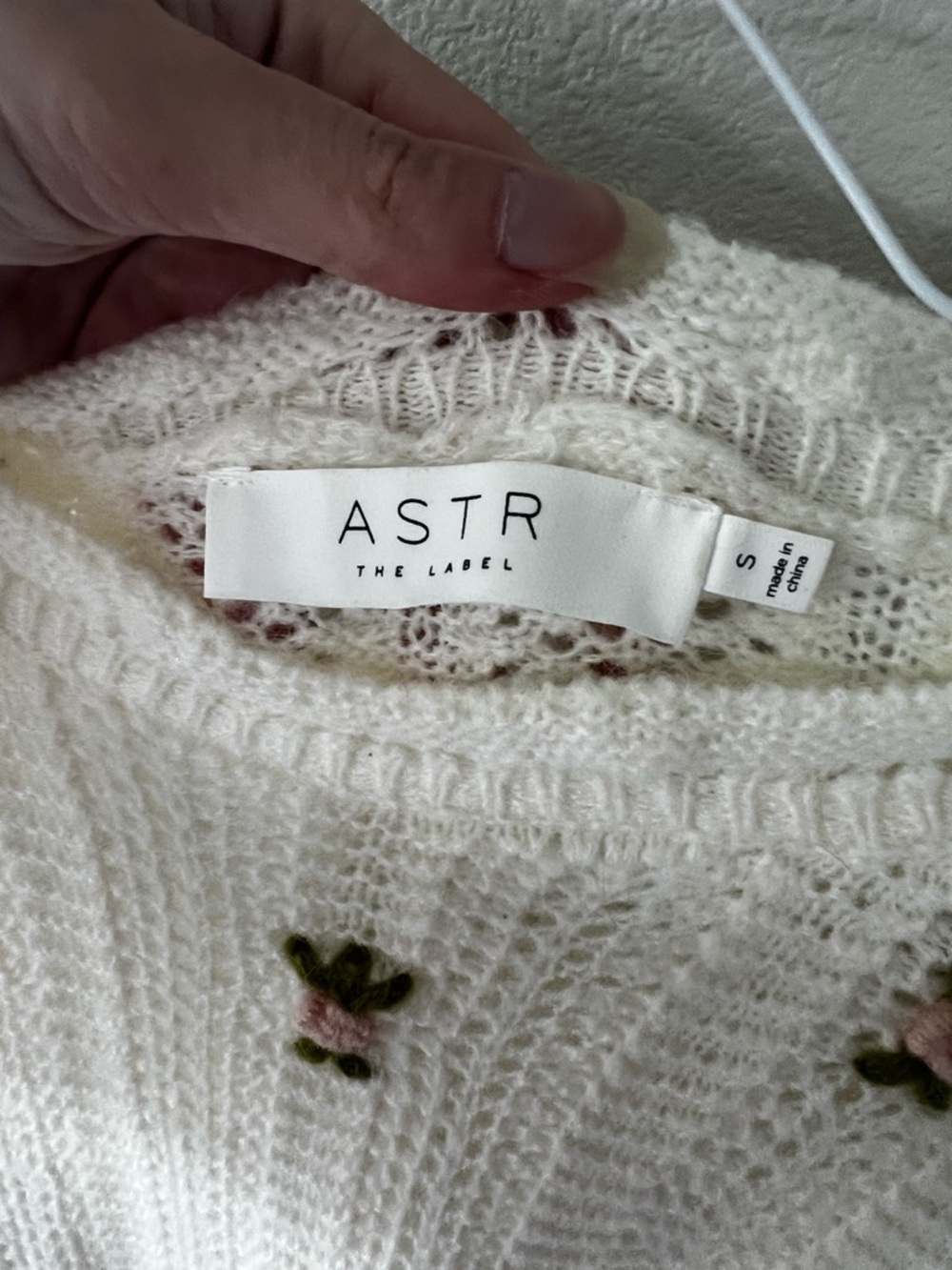 Women’s Small Astr Wool Cream Colored Floral Cropped Sweater - Picture 9 of 15